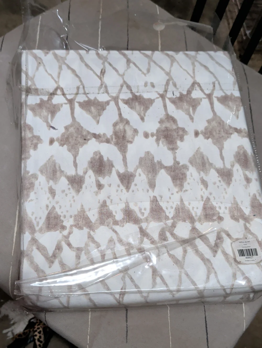 c'est beau 1872 Lattice Duvet Cover - White and Taupe